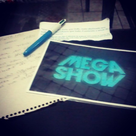 Zanato estudando o roteiro do 2º programa.